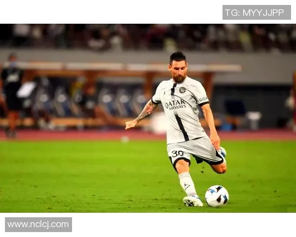 足球明星乘飞机视频揭秘他们的私人生活与旅行趣事